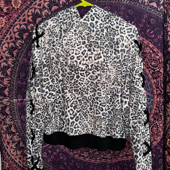Victoria’s Secret Sport Cheetah Jacket - Picture 3 of 3